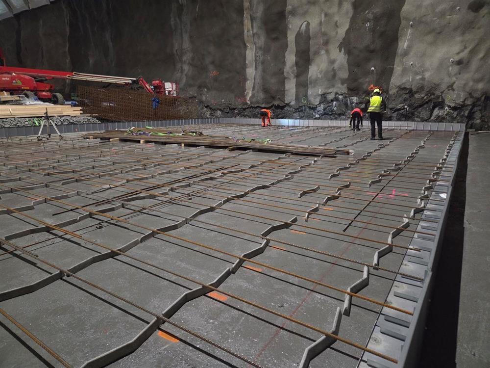 betongplate med armeringsjern - Klikk for stort bilete